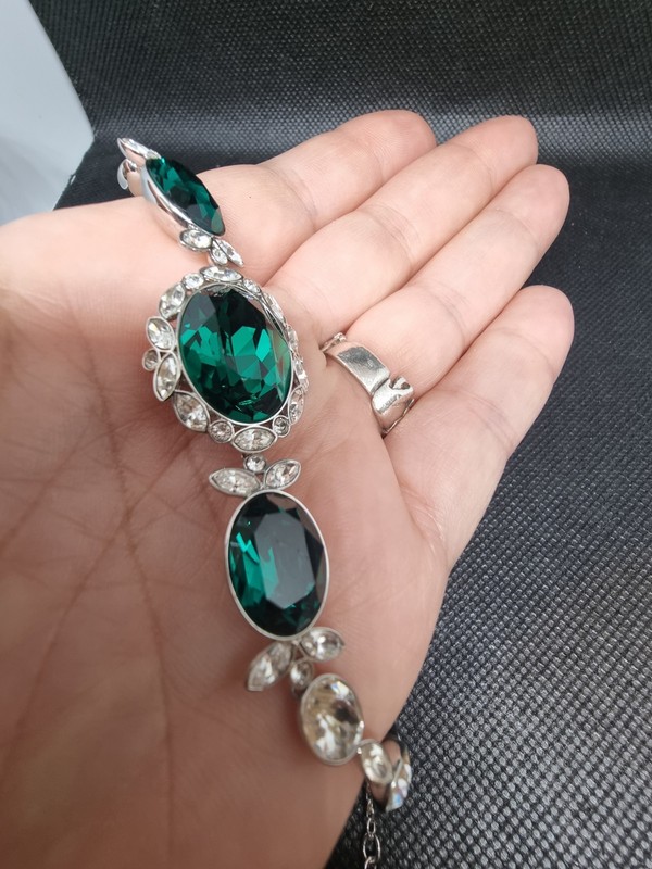 SWAROVSKI BRAZIL GREEN AND CLEAR CRYSTAL COLLAR BRACELET 5472614 gallery