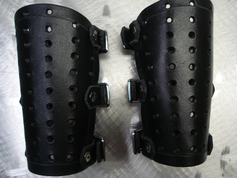 LEATHER PRE-PUNCHED UNISEX LEATHER BRACELET .BLACK METAL... (MDLUB0249)....U.K gallery