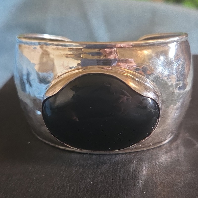 Retired Silpada Sterling Silver Hammered Wide Cuff Bracelet Black Onyx 925 gallery