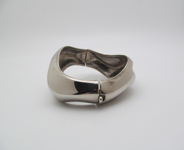 Vintage Silver Tone Solid Heavy Wide Wave Curve Hinge .95 In Cuff Bracelet gallery