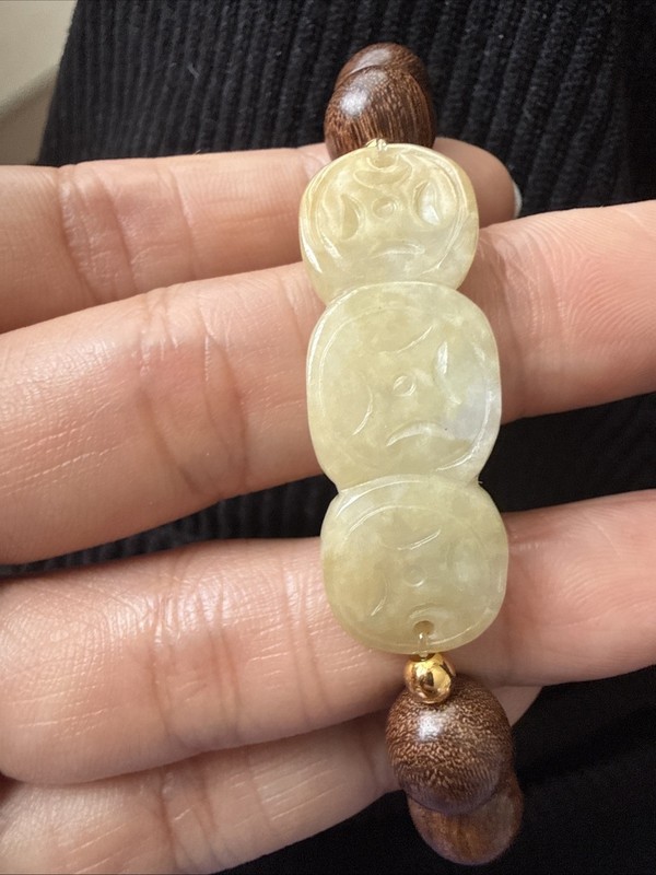 Grade A Natural Burmese Jadeite And Sandalwood beads bracelet gallery