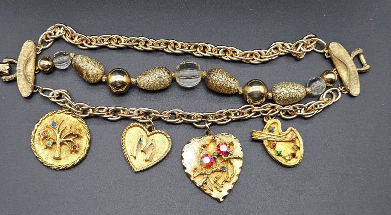 VINTAGE 1950S BREATHTAKING CORO CHARM BRACELET LARGE HEAVY CHARMS RHINESTONES gallery