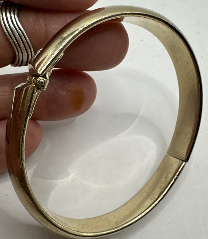 Vintage WHITING AND DAVIS Co Gold Tone Clamper Bangle Bracelet Heavy Fit 7 1/2" gallery