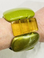 Wide Green Plastic And Clear Gold Slabs ..Stretch Bracelet