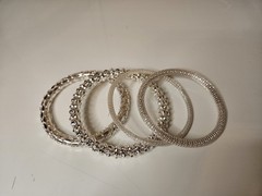 Women’s Silver Toned Textured Bangle Set of 4 Bracelets 8 1/2″