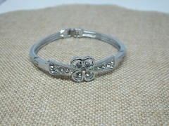 Beautiful Clasp Bracelet Silver Tone Clear Rhinestones 5/8″ Wide x 2 1/4″ Across