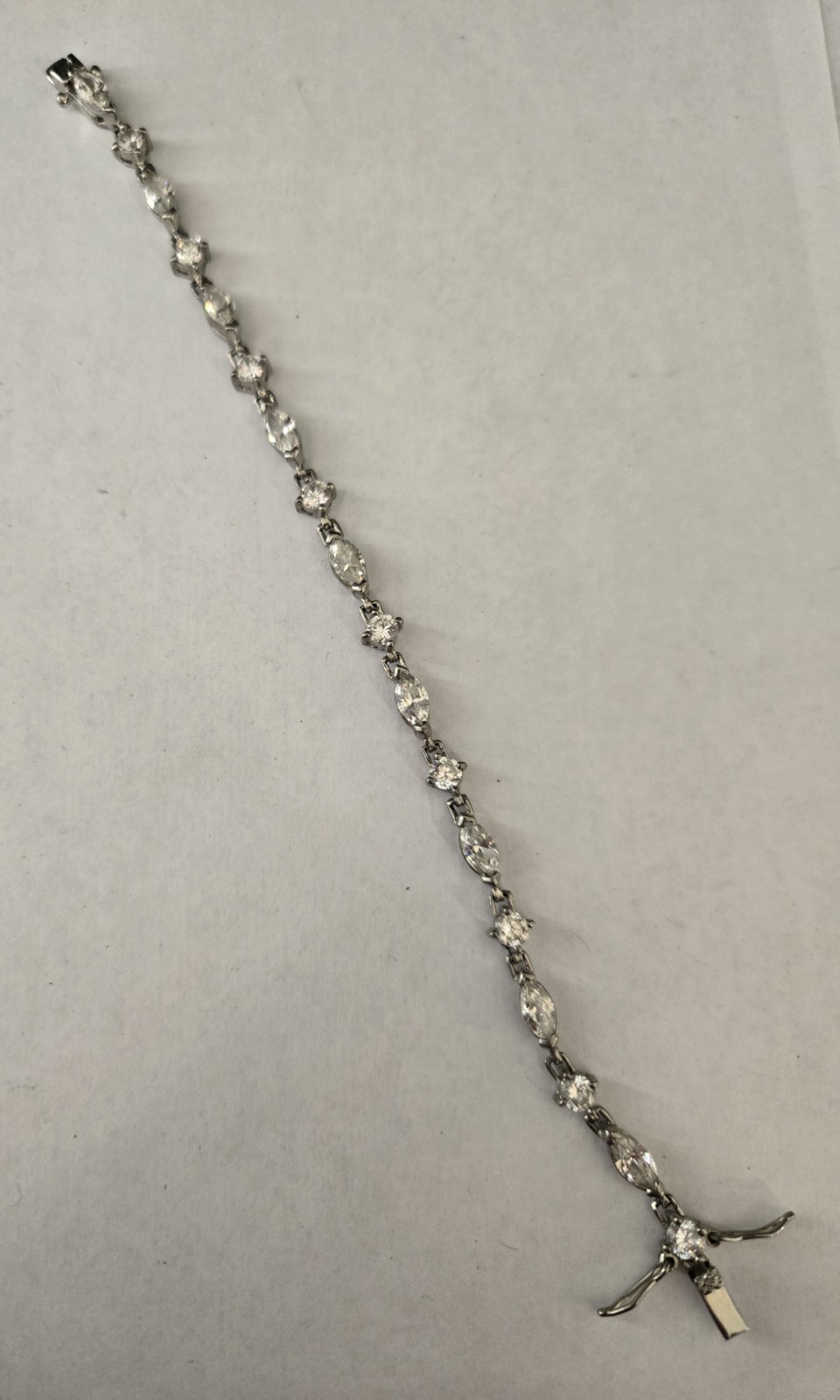 Vintage Silver 4" round Thin Bracelet gallery