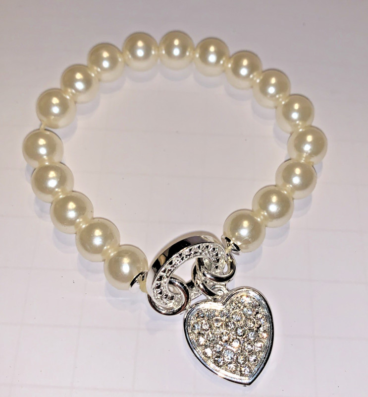 Avon Gloria Pearlesque Heart Charm Bracelet One Size Fits Most NIB gallery