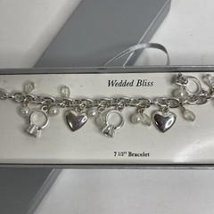 New Wedded Bliss Bracelet 7.5” NOS Wedding Rings Hearts Faux Pearls