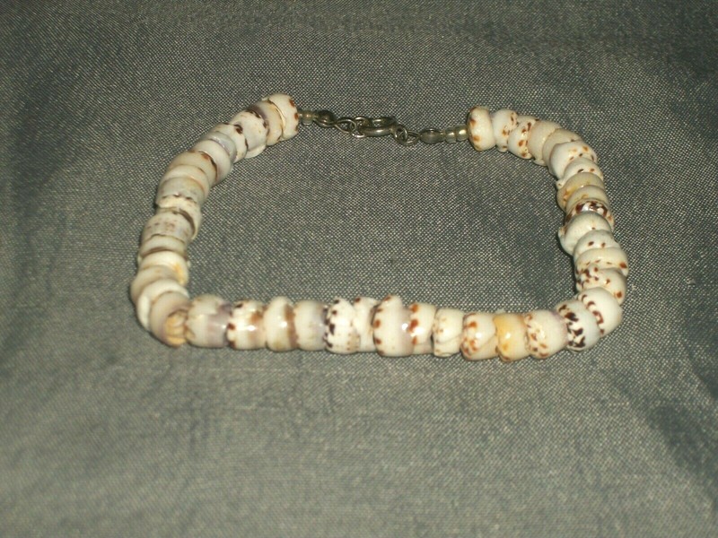 Women's Bracelet 8 1/2" in Length Real Shell Cut Beads 5/16" in Diameter gallery