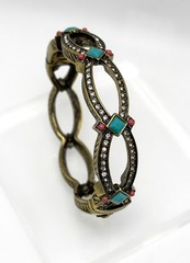 HEIDI DAUS “Armed with Charm” Scalloped Crystal Bangle Bracelet – Coral/S/M