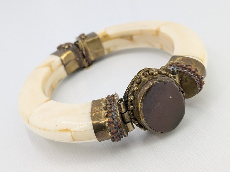 Vintage Bone Style Bracelet 6.5 Brown Stone Brass Hinged Cuff Bangle 69 g Boho gallery