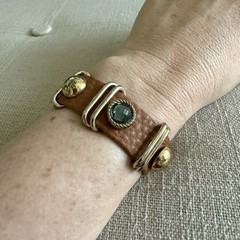 Vintage King Star Camel Leather Blue Smokey Gold Tone Studs Snap Wrap Bracelet