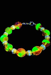 Uranium faceted glass bead Topaz colored memory wire bangle bracelet 6.5″