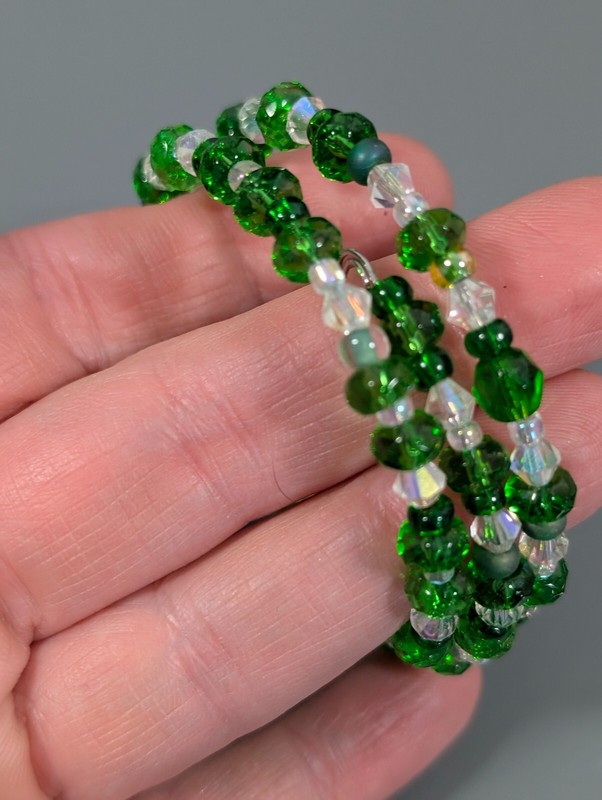 Green and Clear Glass Bead Memory Wire Wrap Bracelet 6 inch gallery