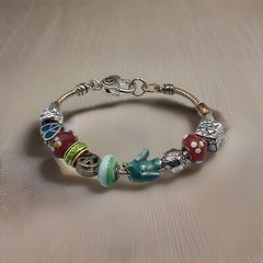 Silver Tone 8″ Snake Chain Bracelet Bird Peace Sign Heart Blue Red Glass Beads