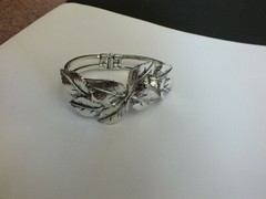 Beautiful Clamp Bracelet Silver Tone Textured Leaves 1 1/4″ wide x 2 3/8″ Across