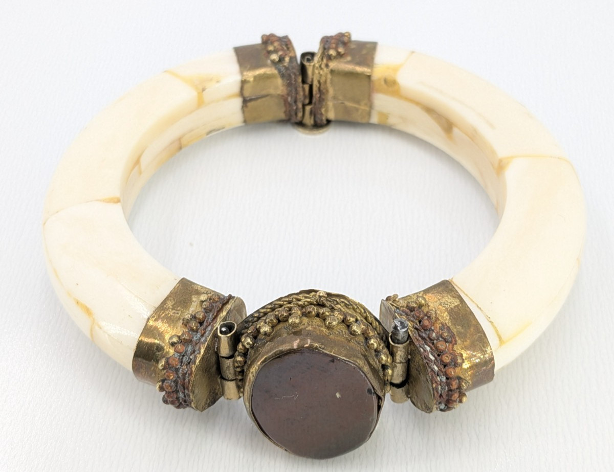 Vintage Bone Style Bracelet 6.5 Brown Stone Brass Hinged Cuff Bangle 69 g Boho gallery