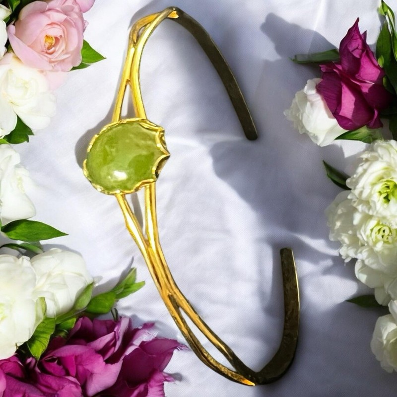 Child’s Jade Oval Cabochon GoldTone Fashion Dainty 6.5” Cuff Bracelet 3.4g gallery