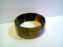 Lucite Bangle Bracelet – 2-3/4 in Black/Tan/Cream/White/Brown