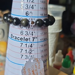Black Gold Tone Stone Round Bead Stretch Beaded Bracelet 6 1/4 in No Clasp