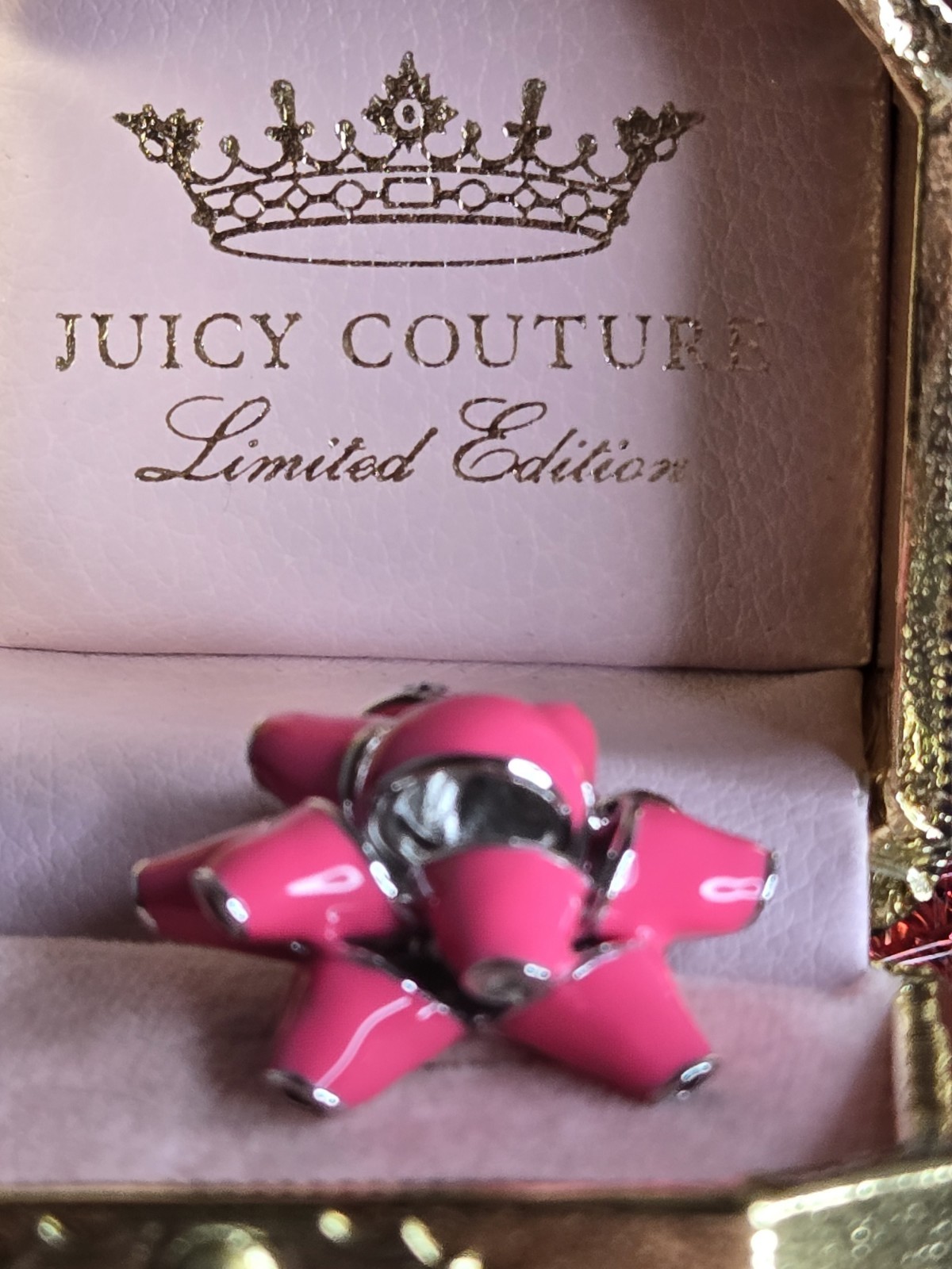 JUICY COUTURE 2010 HOT PINK BOW LIMITED EDITION IN GOLD ORIGINAL BOX NIB gallery