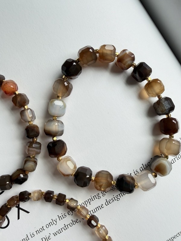 Botswana Banded Agate Faceted Cube Stretch Bracelet – Warm Neutral Tones 10mm gallery
