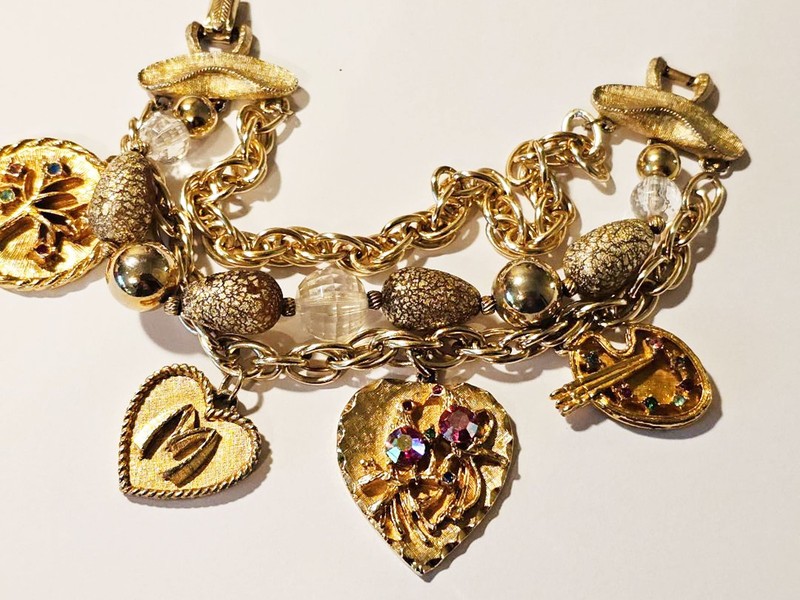 VINTAGE 1950S BREATHTAKING CORO CHARM BRACELET LARGE HEAVY CHARMS RHINESTONES gallery