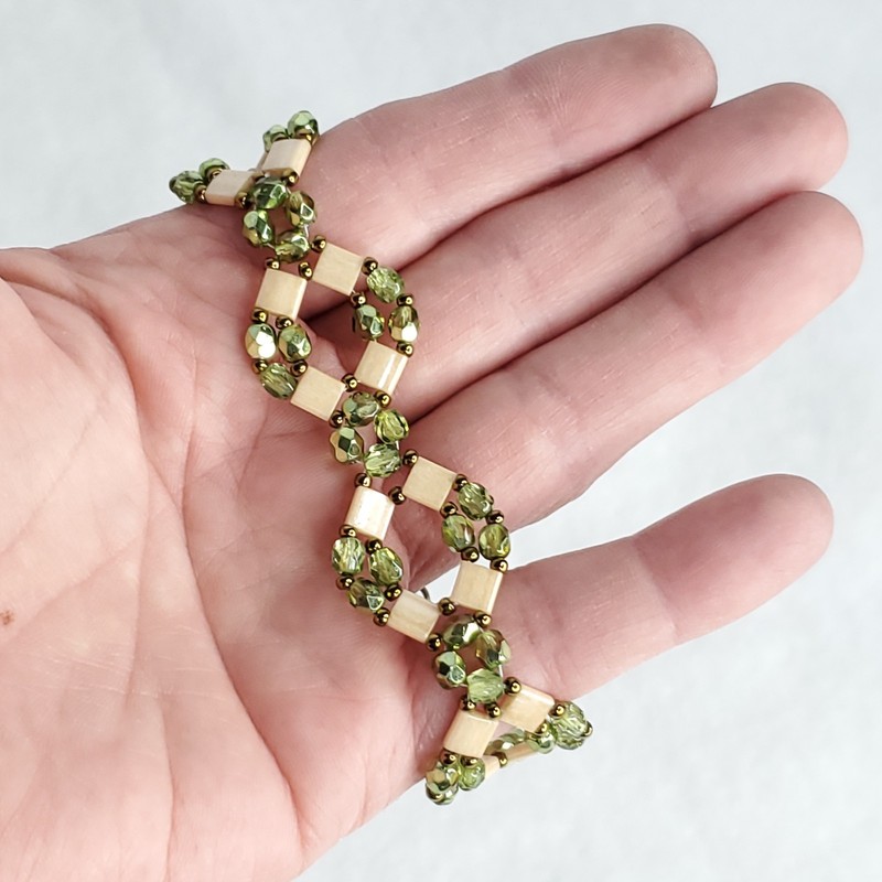 Beaded Bracelet Green Tan Sparkly Toggle 7.5" gallery