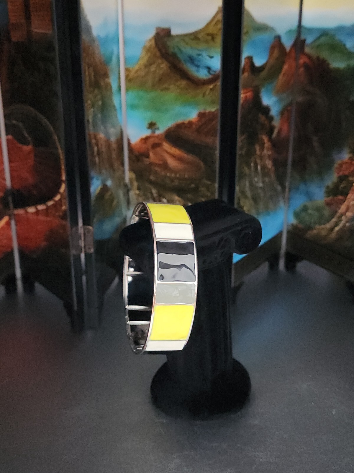 CHARMING CHARLIE Bangle Bracelet White Yellow Black Enamel Inlay Silver Tone 8" gallery