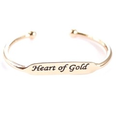 Avon 2016 “Heart of Gold” Cuff Bracelet Gold Plated Metal UNWORN in Box