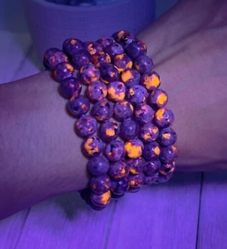 Natural Yooperlite Stone Bracelet UV Reactive Flame Gemstone Stretch Jewelry gallery
