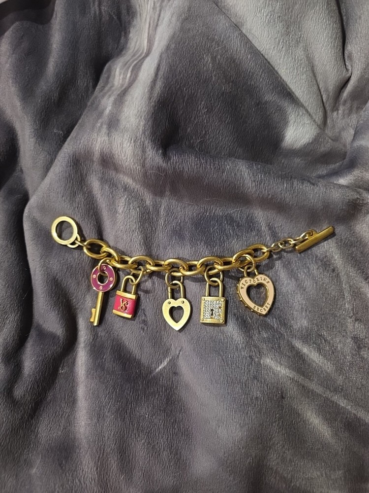 Victoria's Secret Y2K Chunky Gold Heart Charm Bracelet Vintage Enamel Logo